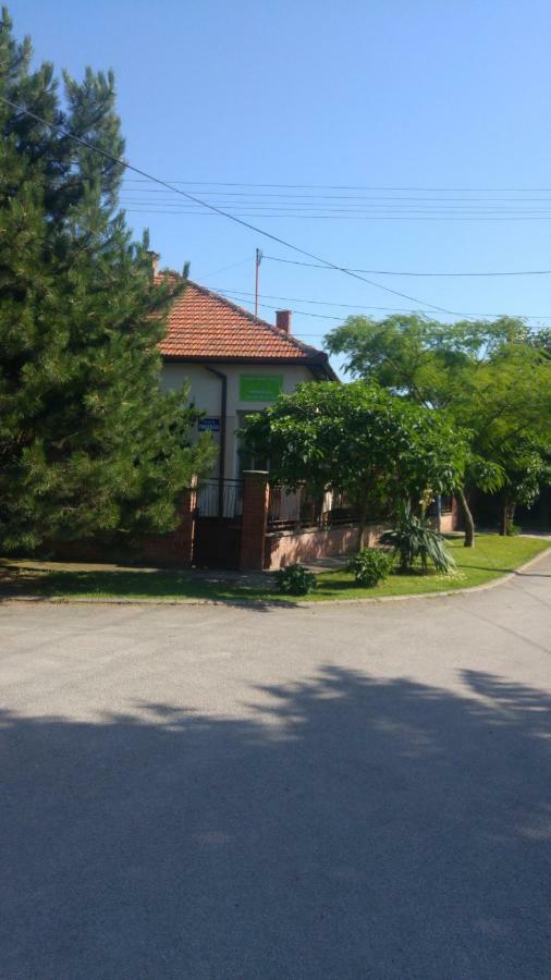 Green Apartment Νόβι Σαντ Εξωτερικό φωτογραφία